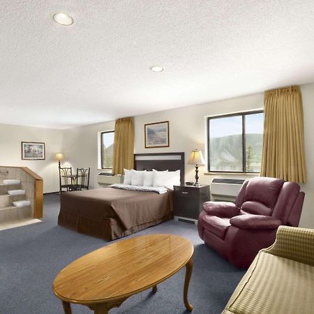Super 8 By Wyndham Williams Lake Bc Bagian luar foto