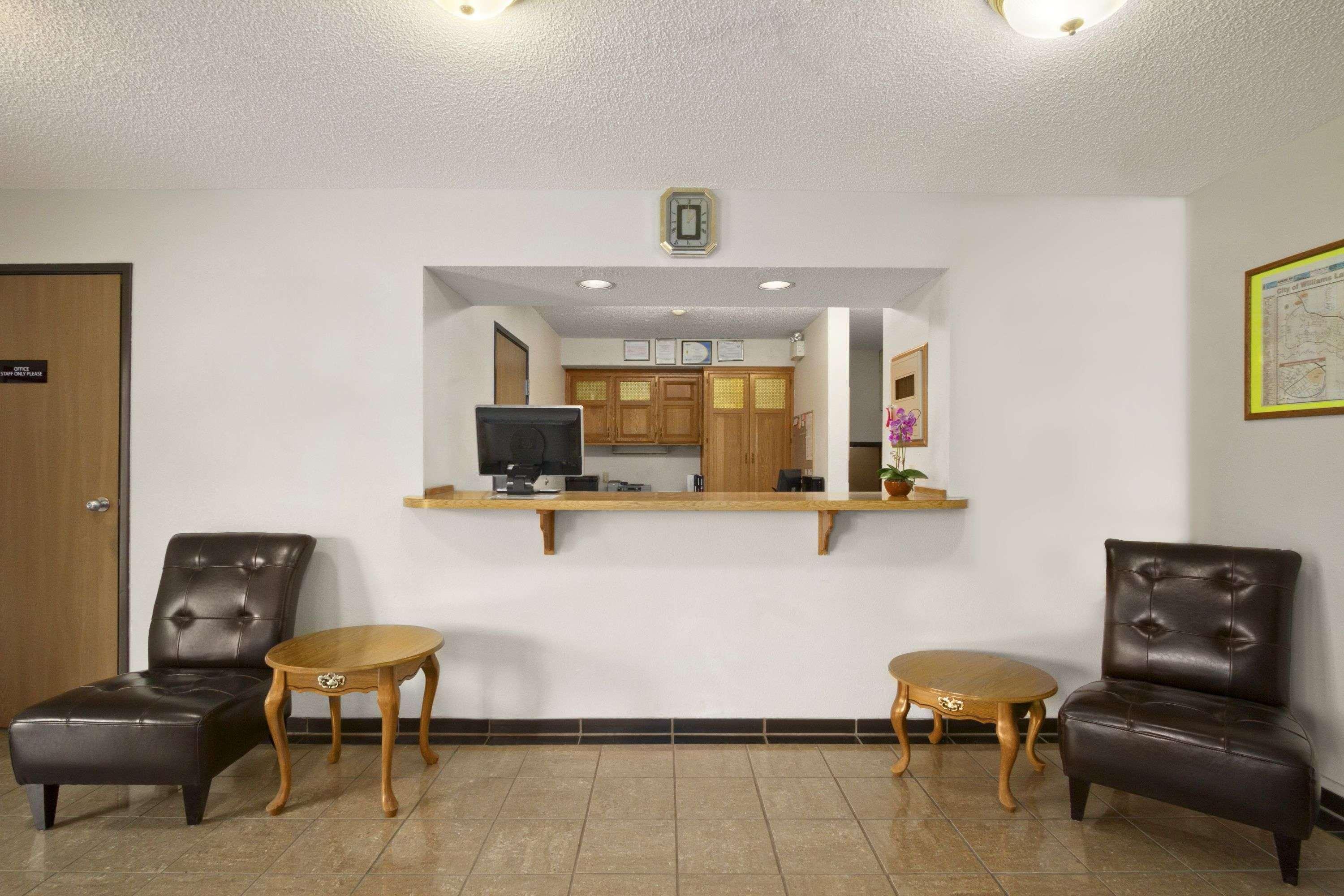 Super 8 By Wyndham Williams Lake Bc Bagian luar foto